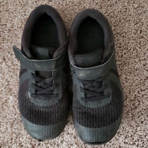 🔥BOGO🔥Boys nike size 2.5